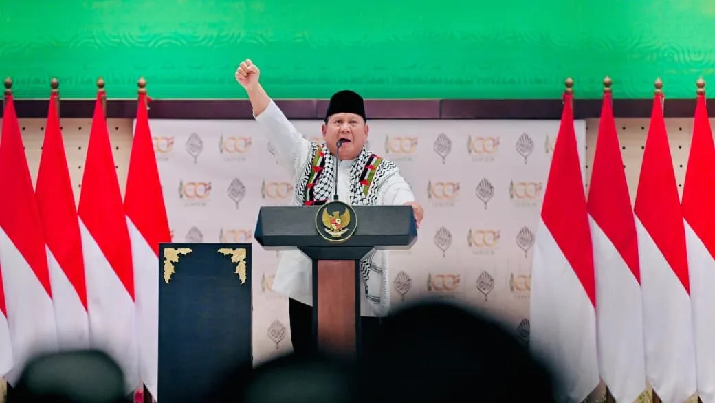 Presiden Prabowo Pekik “Free Palestine’’ saat menghadiri 100 Tahun Pondok Modern Darussalam Gontor Ponorogo 1 sekarangaja