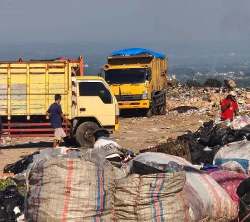 DLH Kota Malang Terapkan Metode Sanitary Landfill untuk Mitigasi Kebakaran 2 sekarangaja