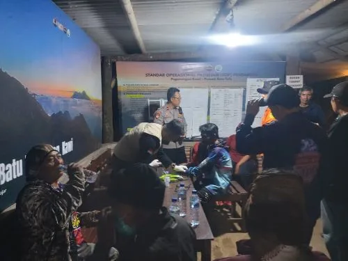 Sembilan Pendaki Puncak Batu Tulis Wagir Dievakuasi karena Mendaki saat Karhutla 1 sekarangaja